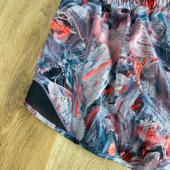 Lululemon Hotty Hot High-Rise Lined Short 2.5” - Picture 5 of 6